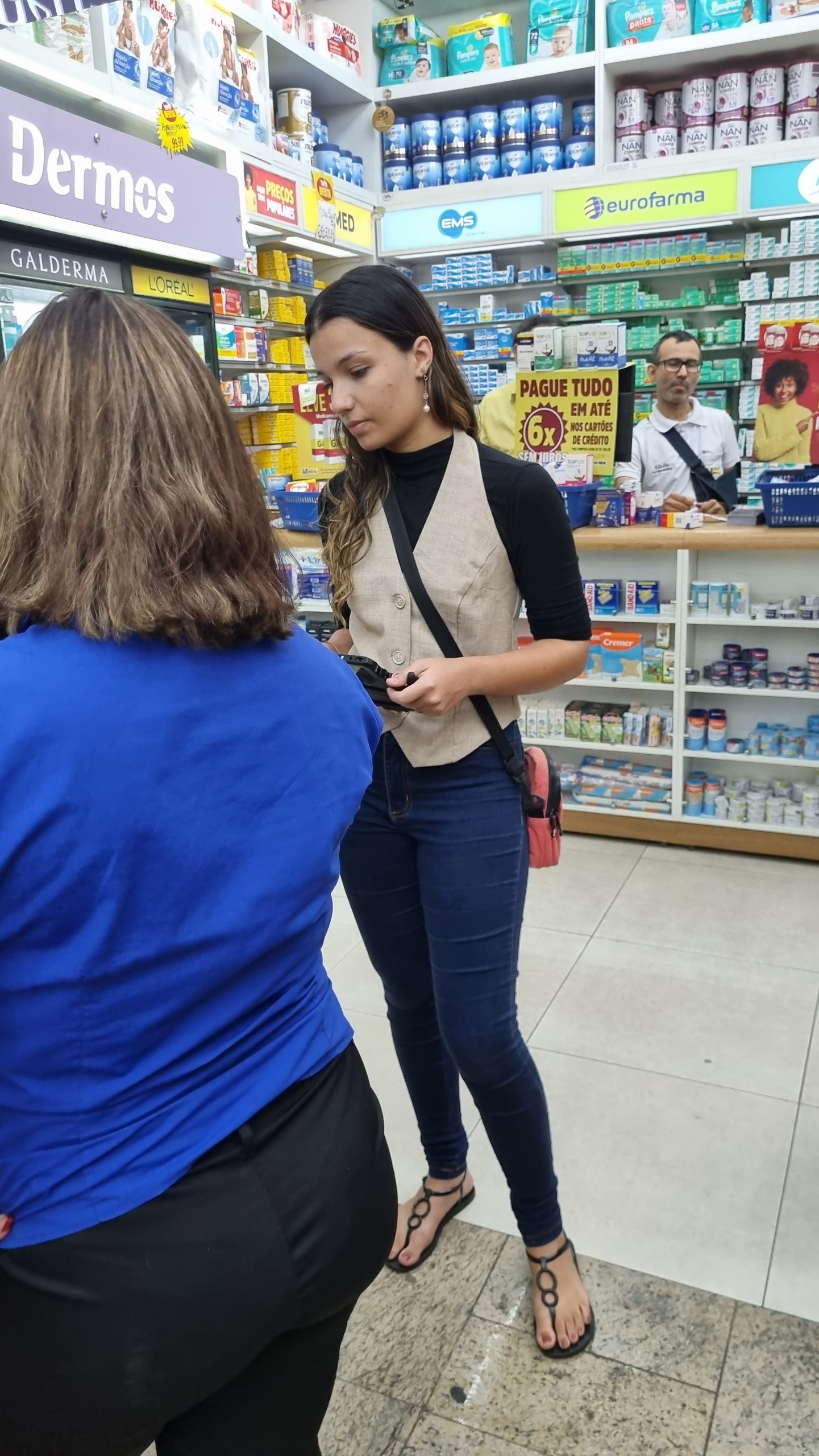 Equipe da Agora Digital em comércio local no Rio de Janeiro