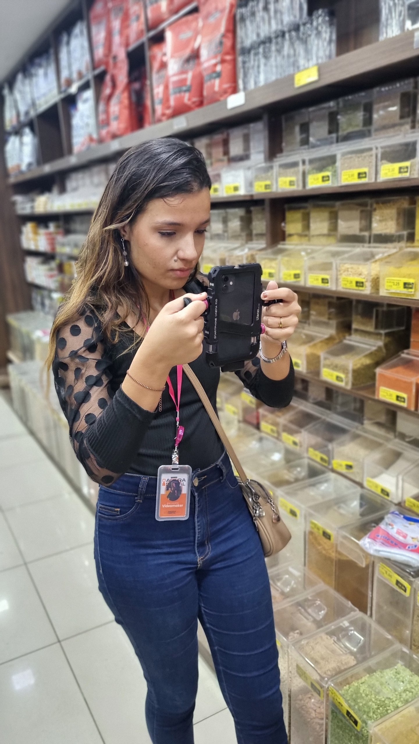 Selfie da equipe Agora Digital durante produção de conteúdo
